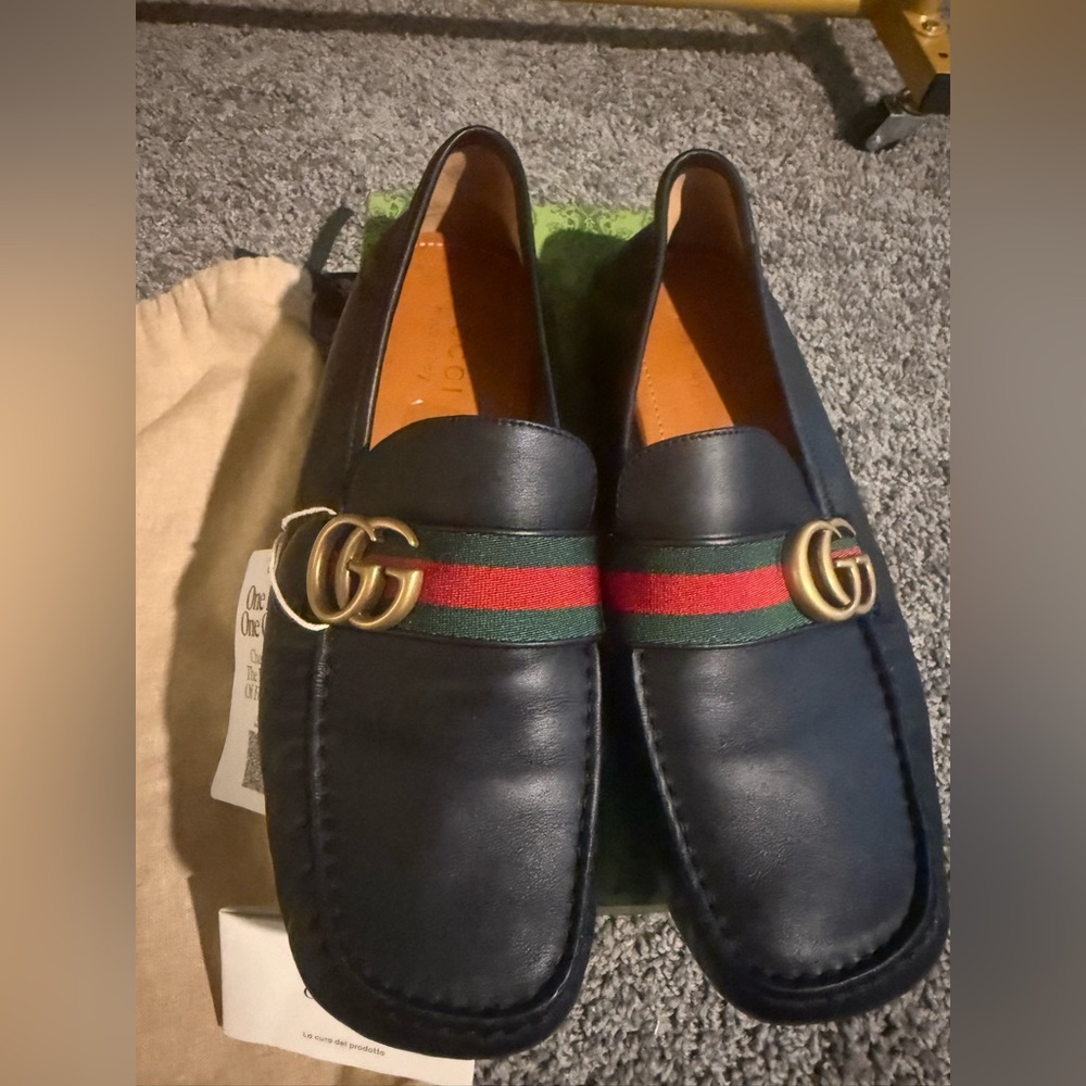 Authentic Unisex Gucci Black Leather Loafers with Gold GG Buckle